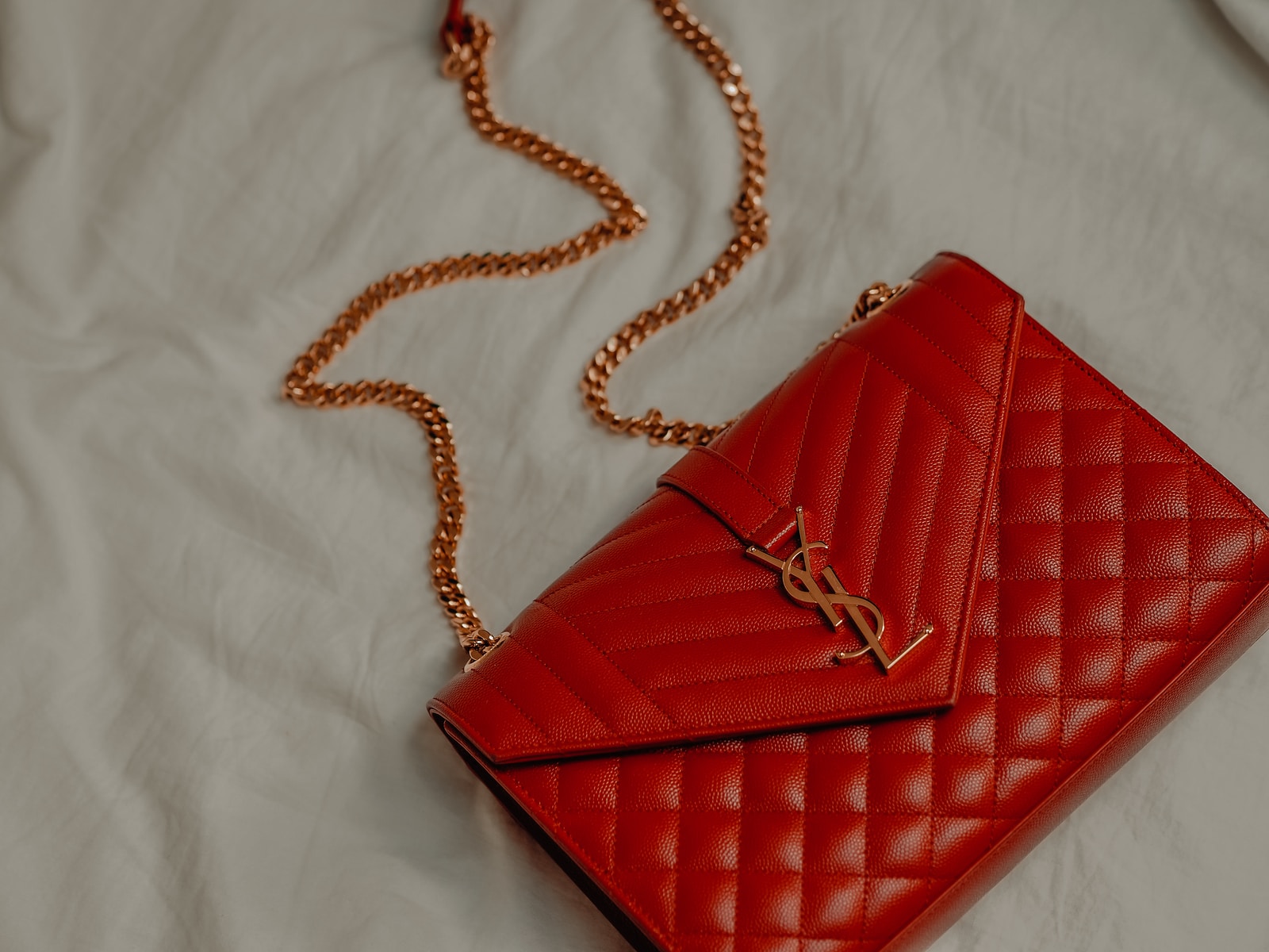 Selling Designer Handbags - Advice On Selling Wholesale Dooney & Burke Bags | LeoClassifieds.com